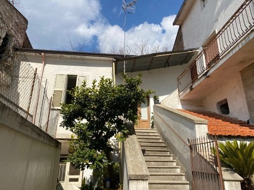 casa indipendente in vendita a Carinola in zona Casale