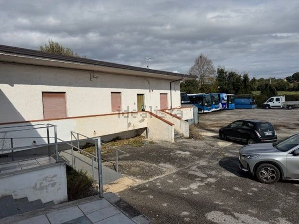 locale commerciale in vendita a Carinola