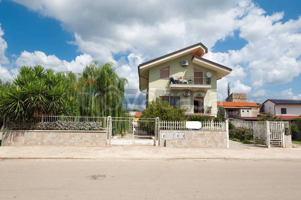 casa indipendente in vendita a Carinola in zona Santa Croce