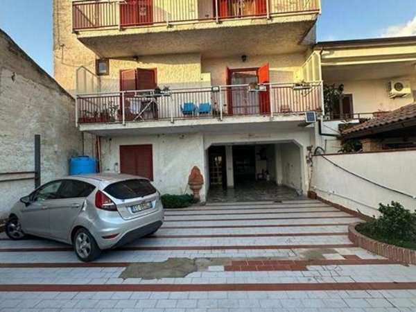 intera palazzina in vendita a Carinola in zona Ventaroli