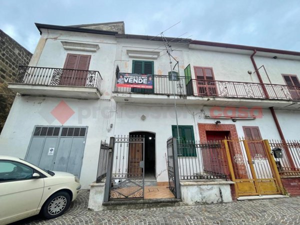 casa indipendente in vendita a Carinola in zona Santa Croce