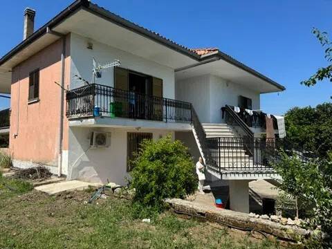 casa indipendente in vendita a Carinola in zona Casanova