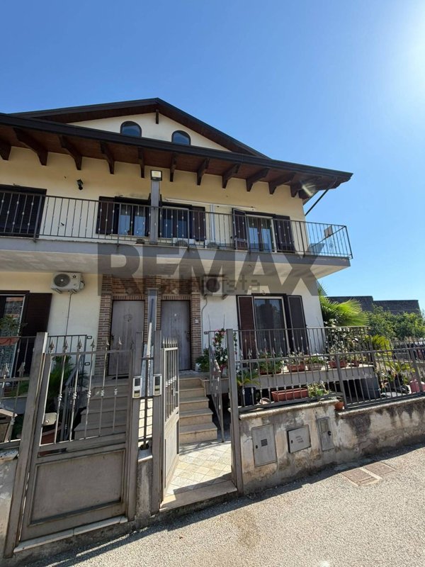 casa indipendente in vendita a Carinola in zona Nocelleto