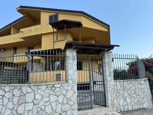 casa indipendente in vendita a Carinola in zona Casanova