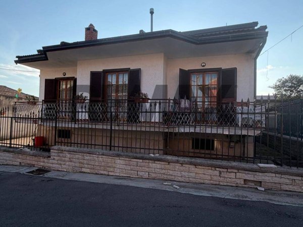 casa indipendente in vendita a Carinola in zona Nocelleto