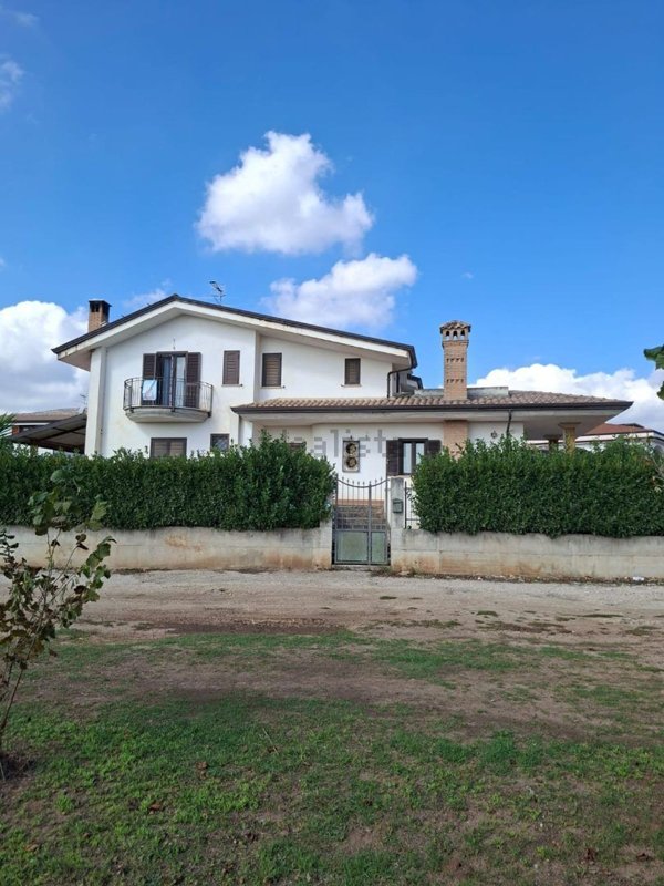 casa indipendente in vendita a Carinola in zona Casanova