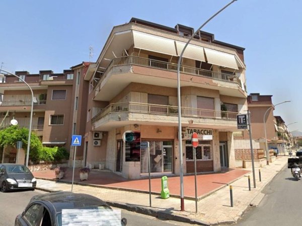 negozio in vendita a Casagiove