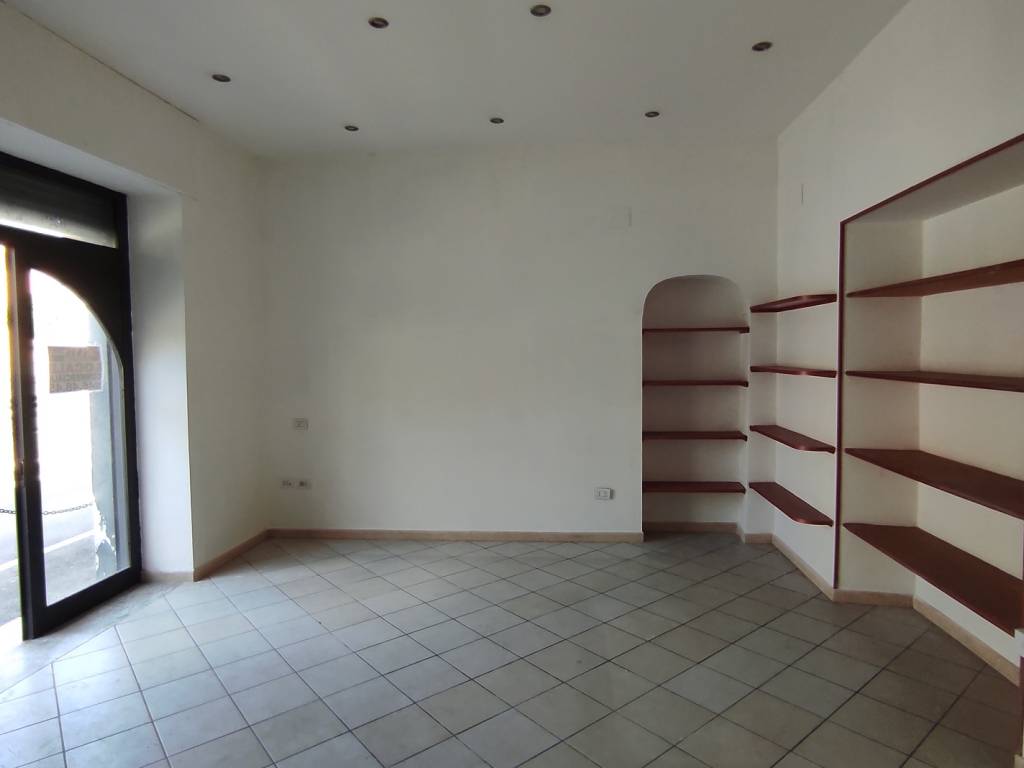 negozio in vendita a Casagiove