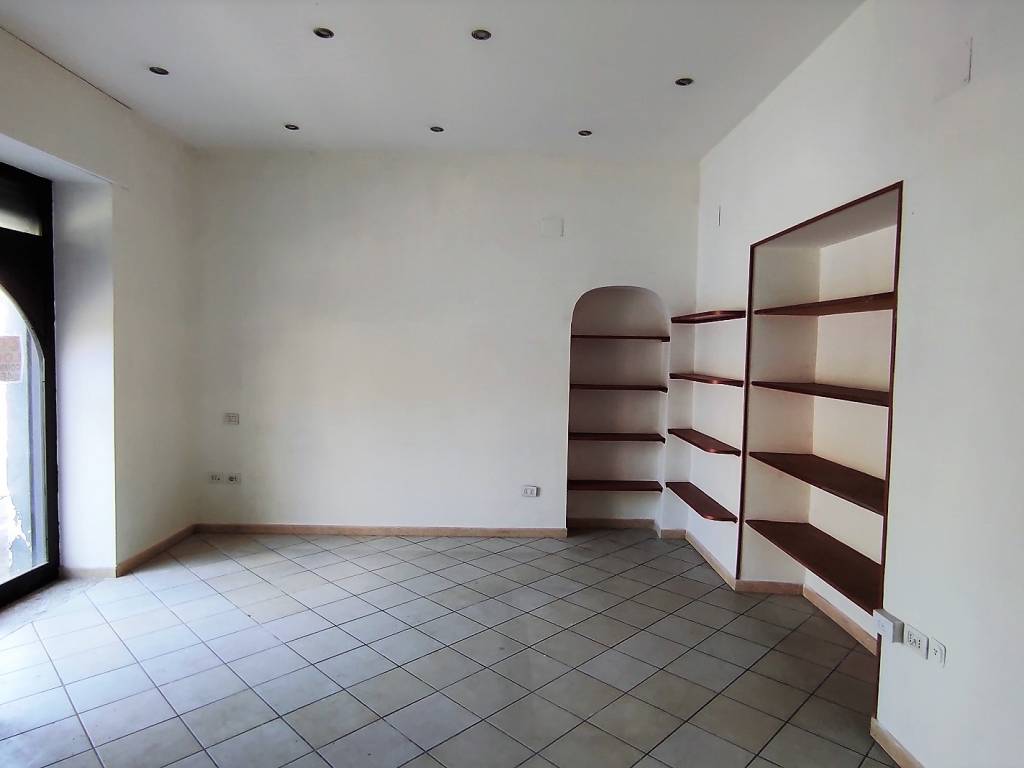 negozio in vendita a Casagiove