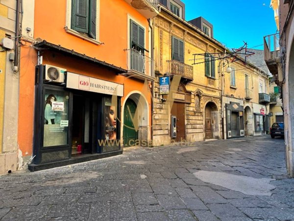 locale commerciale in vendita a Casagiove