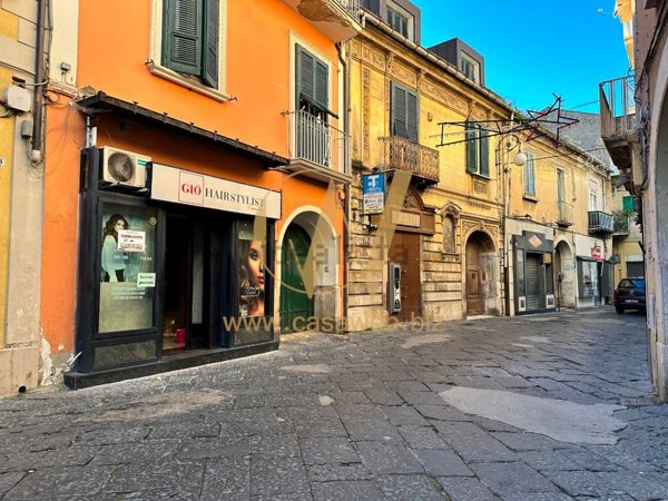 locale commerciale in vendita a Casagiove