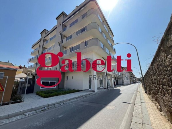 locale commerciale in vendita a Casagiove