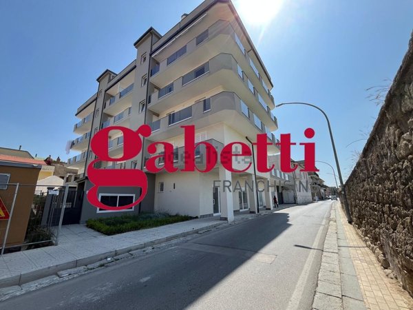 locale commerciale in vendita a Casagiove