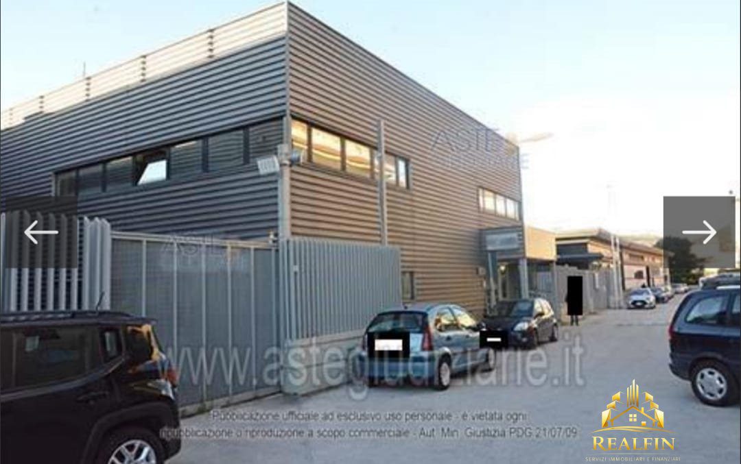 locale commerciale in vendita a Casagiove