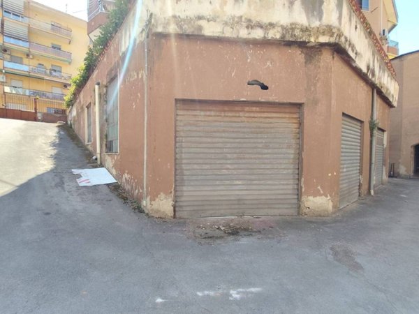 locale commerciale in vendita a Casagiove