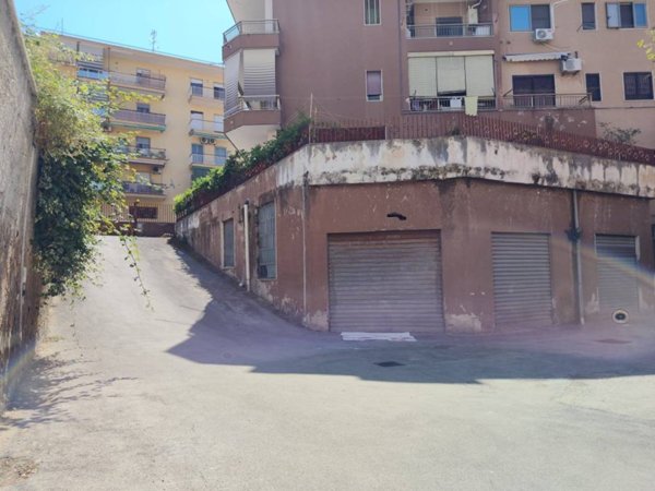 locale commerciale in vendita a Casagiove