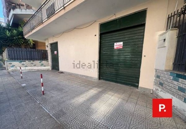 locale commerciale in vendita a Casagiove