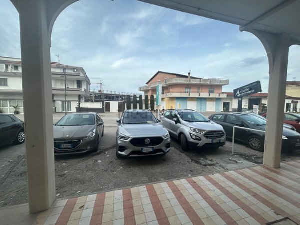 negozio in vendita a Casal di Principe