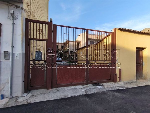 pentavano in vendita a Casaluce in zona Aprano