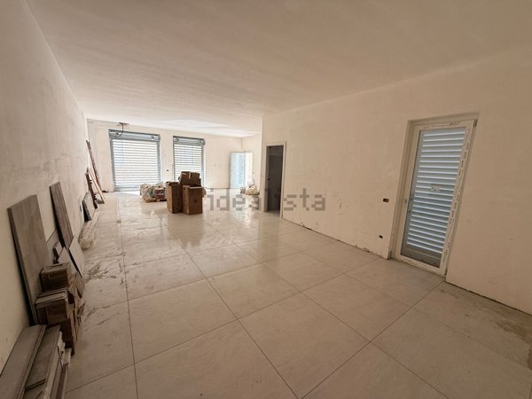 locale commerciale in vendita a Casaluce