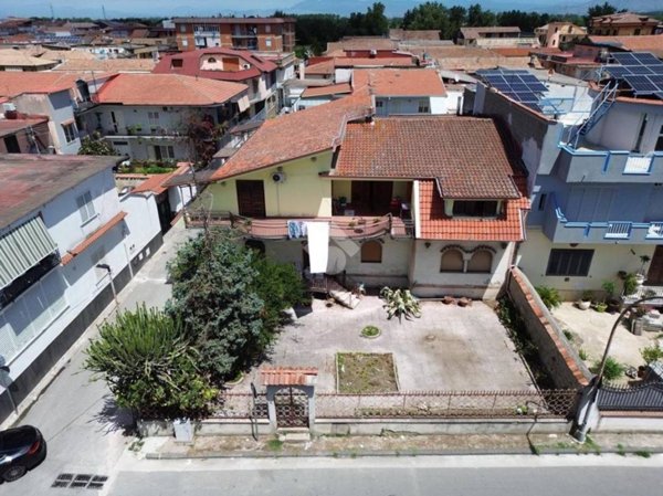 casa indipendente in vendita a Casaluce in zona Aprano