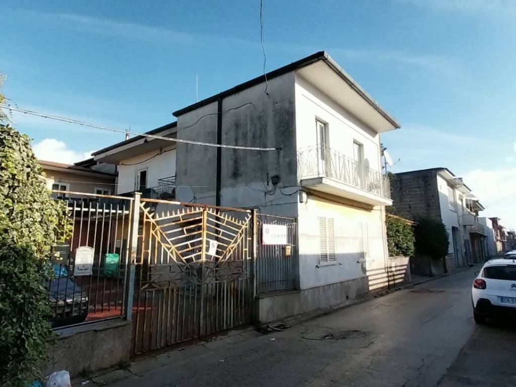 casa indipendente in vendita a Casaluce in zona Aprano
