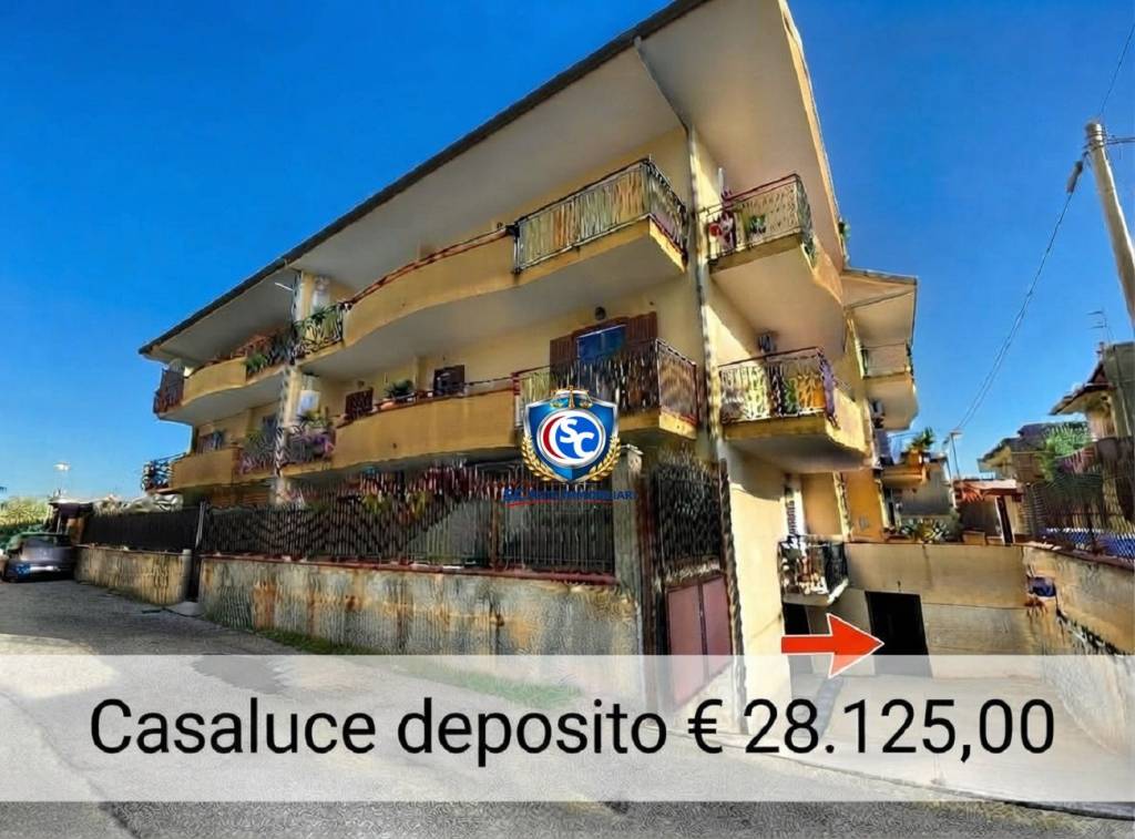 locale commerciale in vendita a Casaluce in zona Aprano