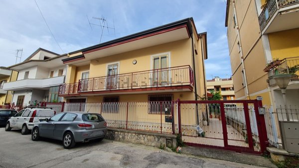 esavano in vendita a Casapulla