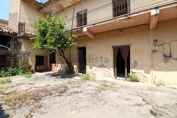 esavano in vendita a Casapulla