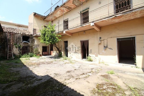 esavano in vendita a Casapulla