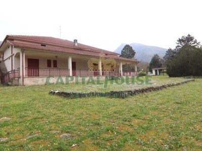 casa indipendente in vendita a Casapulla