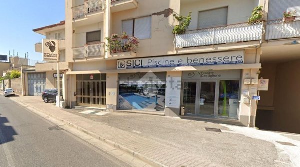 locale commerciale in vendita a Casapulla