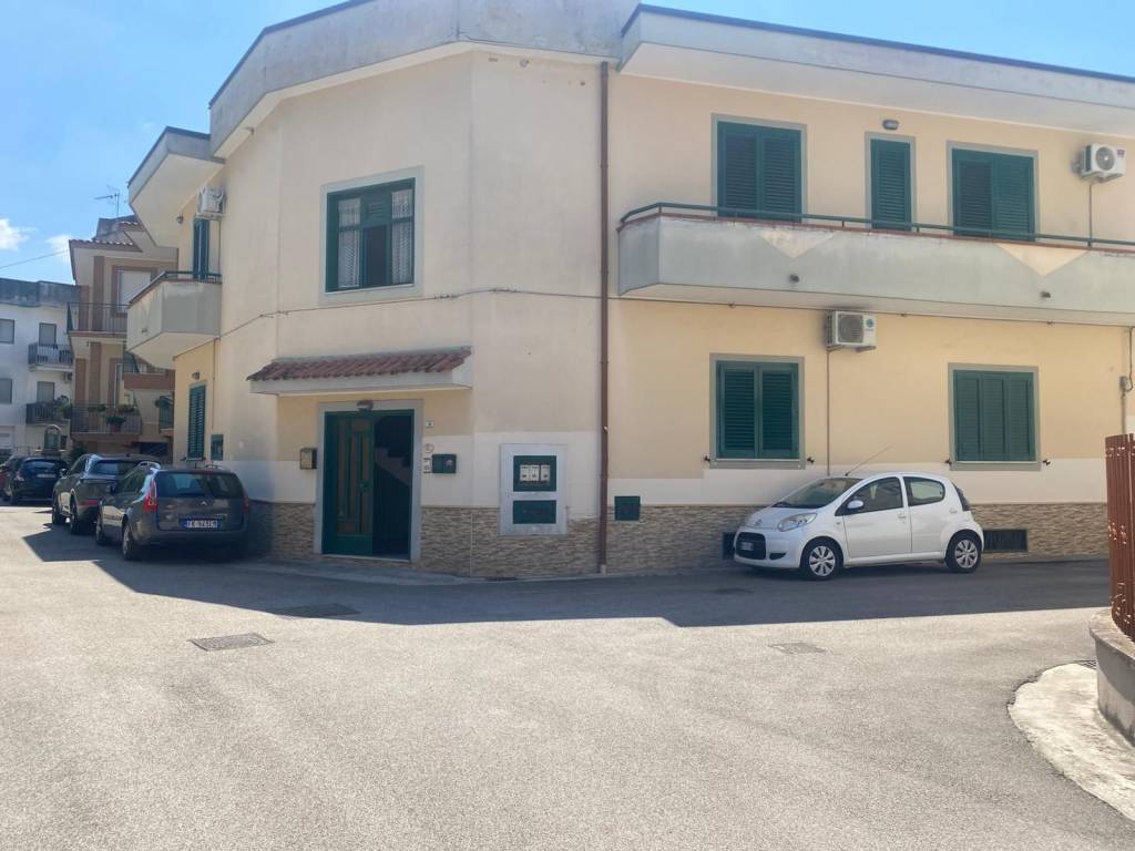 intera palazzina in vendita a Casapulla