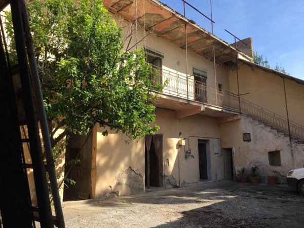 casa indipendente in vendita a Casapulla