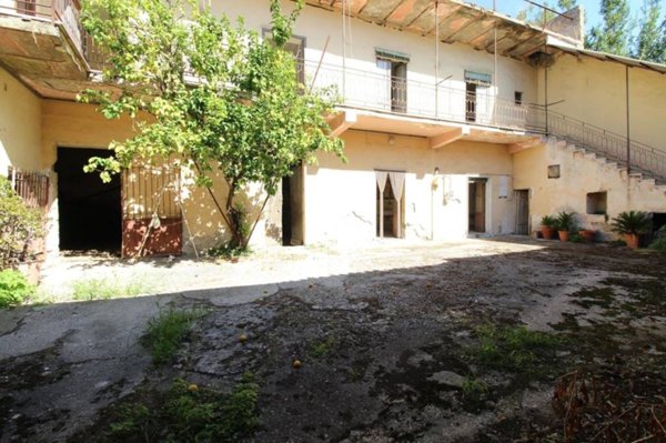 casa indipendente in vendita a Casapulla