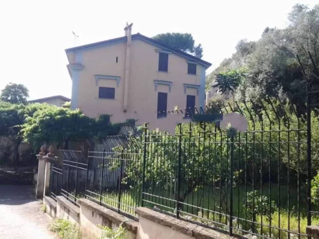 casa indipendente in vendita a Casapulla