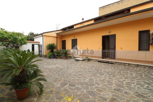 casa indipendente in vendita a Casapulla