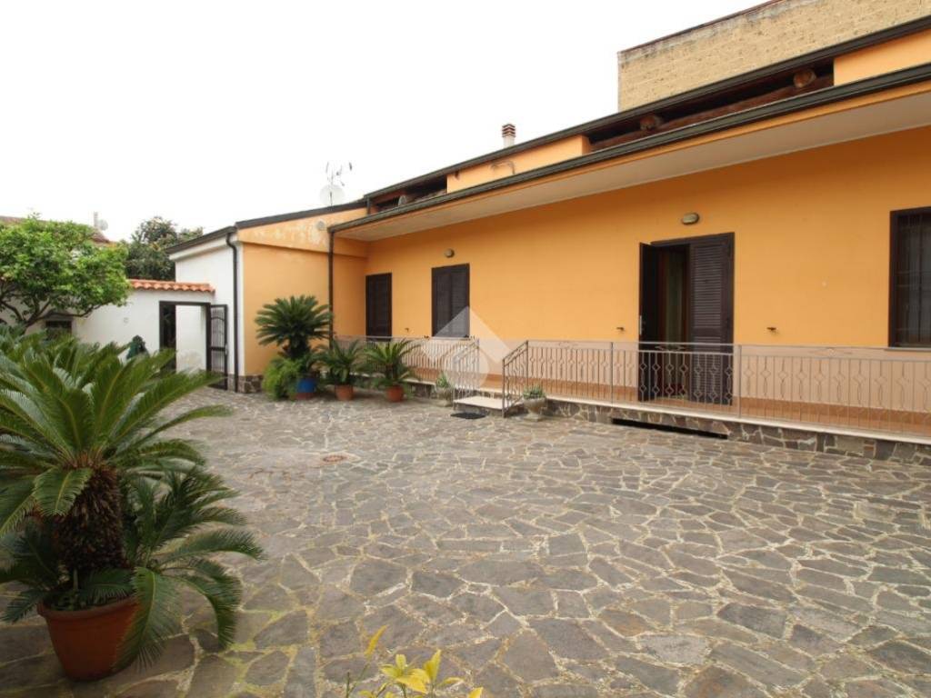 casa indipendente in vendita a Casapulla