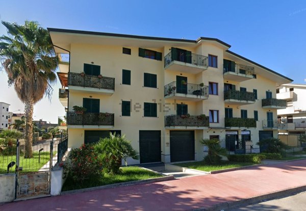 locale commerciale in vendita a Casapulla