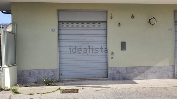 locale commerciale in vendita a Casapulla