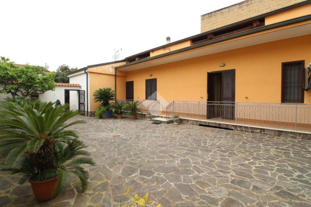casa indipendente in vendita a Casapulla