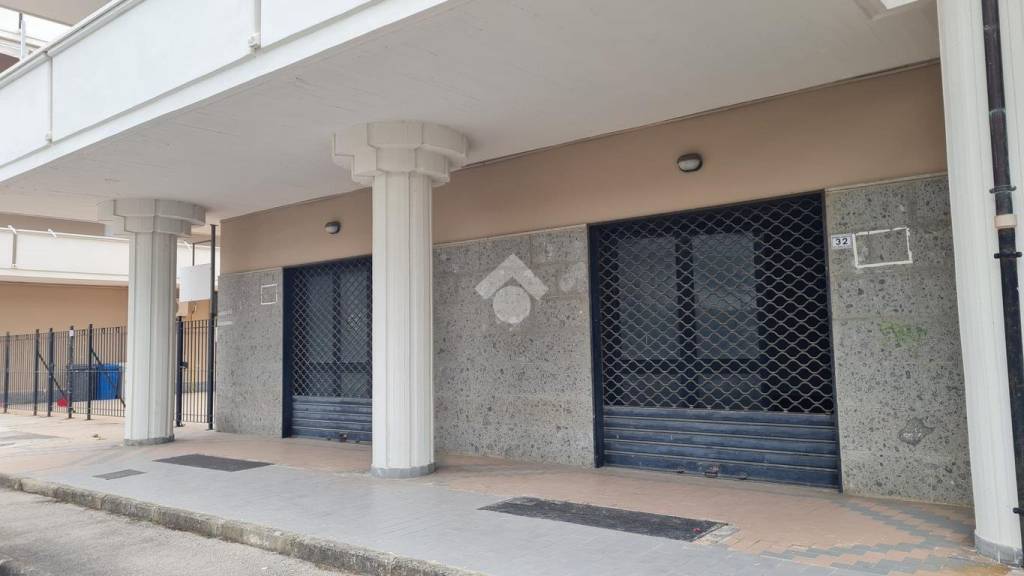 negozio in vendita a Casapulla