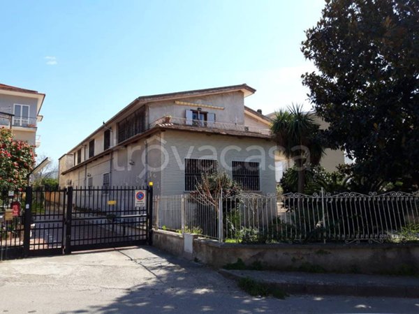 casa indipendente in vendita a Caserta in zona San Leucio