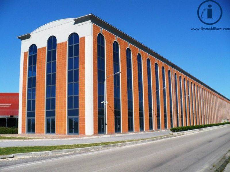 ufficio in vendita a Caserta in zona Acquaviva