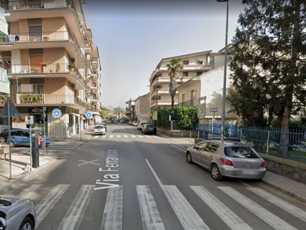 negozio in vendita a Caserta in zona Acquaviva