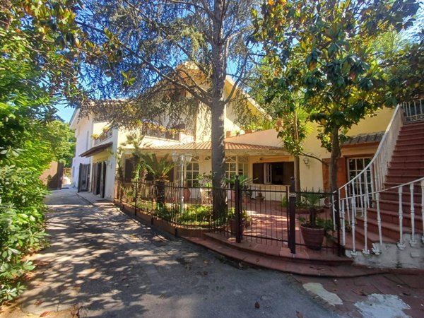 casa indipendente in vendita a Caserta in zona San Leucio