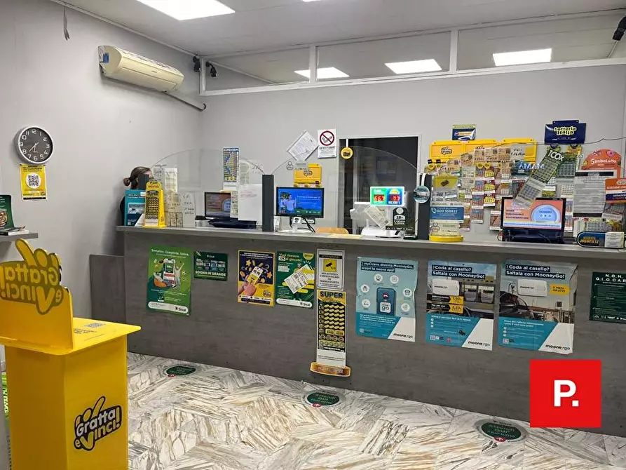 negozio in vendita a Caserta in zona Centro Città