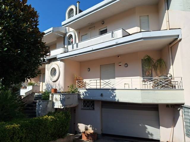 casa indipendente in vendita a Caserta in zona Puccianiello