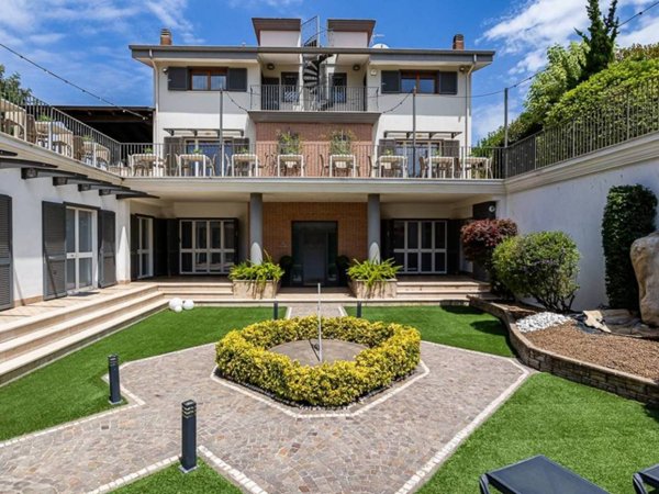 casa indipendente in vendita a Caserta in zona Briano