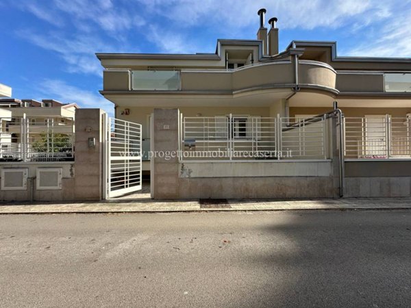 casa indipendente in vendita a Caserta in zona Acquaviva